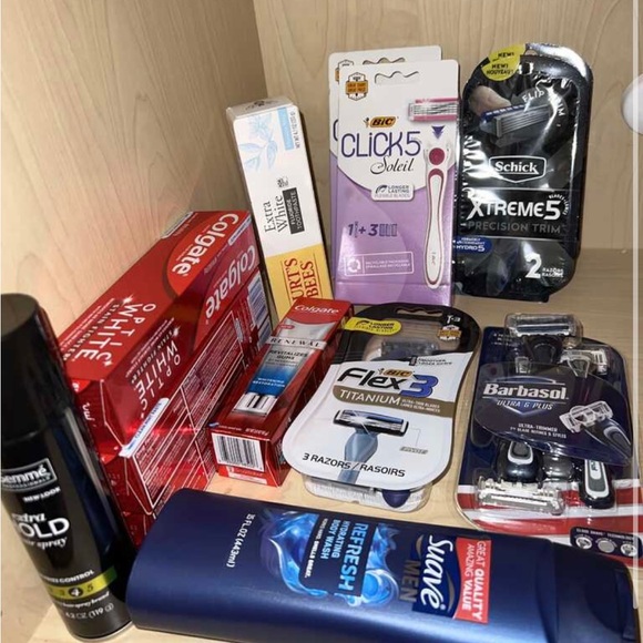 Bundle of laundry and personal care items - Picture 5 of 9